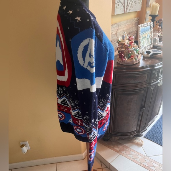 Captain America! Medium sweater! Stay warm in style this winter. - Picture 4 of 6